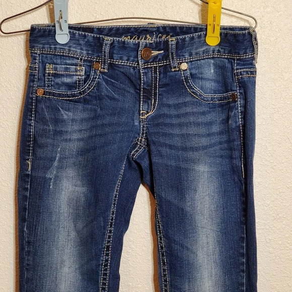 Maurices Womens Denim Jeans Light Wash Size 0 Regular low rise embroidery - Picture 3 of 9
